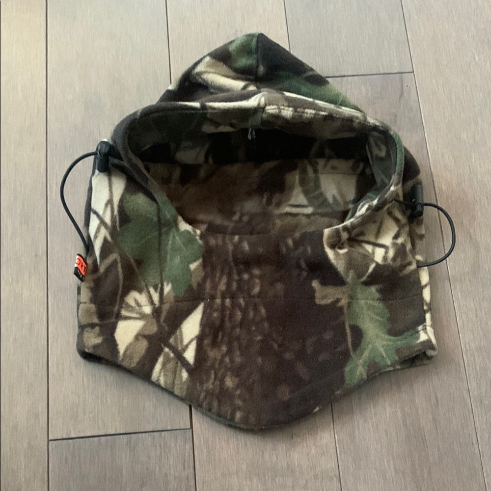 NWOT Camouflage Hooded Fleece Face warmer.